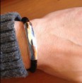 pulsera de cuero trenzado de caballero con adorno plateado.JPG